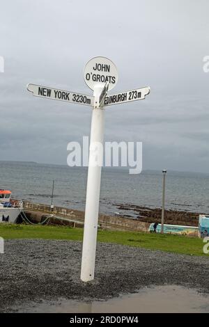 John, o' Groats, Caithness, Scozia, luglio 2023, L'indicazione per l'attrazione turistica. Foto Stock