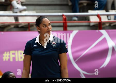 15 luglio 2023, TorrejÃ³n de Ardoz, Madrid, Spagna: JONI TAYLOR, Allenatore degli Stati Uniti, durante la partita tra la sua squadra e la nazionale del Mali nel primo giorno della Coppa del mondo di pallacanestro femminile FIBA U19 Spagna 2023, al Jorge Garbajosa de TorrejÃ³n de Ardoz, Madrid, Spagna. (Immagine di credito: © Oscar Ribas Torres/ZUMA Press Wire) SOLO USO EDITORIALE! Non per USO commerciale! Foto Stock