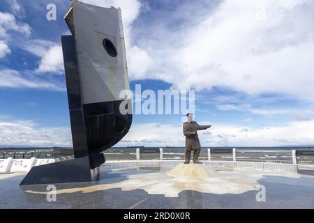 Statua commemorativa di Piloto Luis Pardo a Punta Arenas, sul lungomare di Costanera in Cile per commemorare il salvataggio dell'equipaggio della nave Endurance dall'Isola degli Elefanti nel 1916 Foto Stock