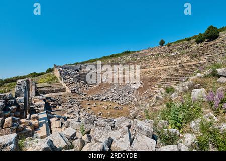 Burdur, Turchia - 16 luglio 2023: Rovine del teatro nell'antica città di Kibyra Foto Stock