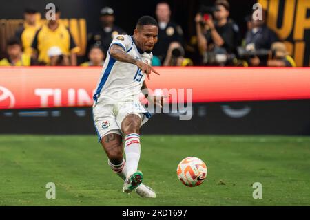 Il difensore di Panama Eric Davis (15) invia un pass durante la finale della CONCACAF 2023 Gold Cup contro il Messico, domenica 16 luglio 2023, al SoFi Stadium, A Inglew Foto Stock