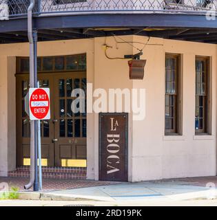 NEW ORLEANS, LA, USA - 2 LUGLIO 2023: La Boca Steakhouse, un ristorante argentino, nel Warehouse District Foto Stock