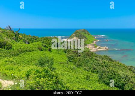 Capo di Rodon, sulla costa dell'Albania, è una magnifica meraviglia naturale e sito storico nel Mare Adriatico, famoso per le sue aspre scogliere Foto Stock