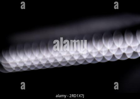luci a led sfocate blu su sfondo scuro Foto Stock