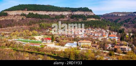 Veliko Tarnovo City, Bulgaria - 23 marzo 2017. Vista sulla città vecchia Foto Stock