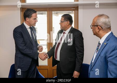 Bruxelles, Belgio. 18 luglio 2023. BRUXELLES - il primo ministro uscente Mark Rutte durante un incontro con il presidente del Suriname Chan Santokhi al vertice UE-CELAC. ANP JONAS ROOSENS netherlands Out - belgium Out Credit: ANP/Alamy Live News Foto Stock