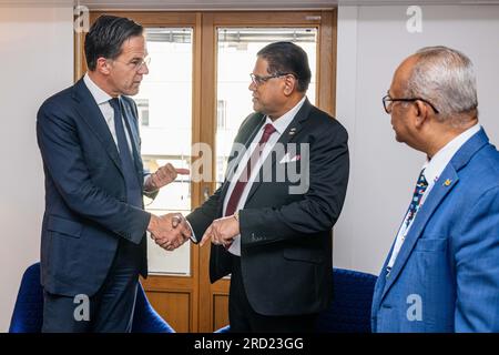 Bruxelles, Belgio. 18 luglio 2023. BRUXELLES - il primo ministro uscente Mark Rutte durante un incontro con il presidente del Suriname Chan Santokhi al vertice UE-CELAC. ANP JONAS ROOSENS netherlands Out - belgium Out Credit: ANP/Alamy Live News Foto Stock