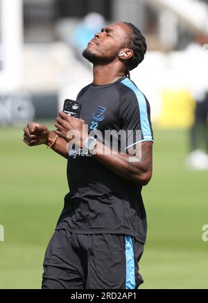 Il giocatore di cricket del Sussex e dell'Inghilterra Jofra Archer si sono rivisti in allenamento al County Ground di Hove dopo essere stato fuori a causa di un infortunio. 10 luglio 2023 Foto Stock