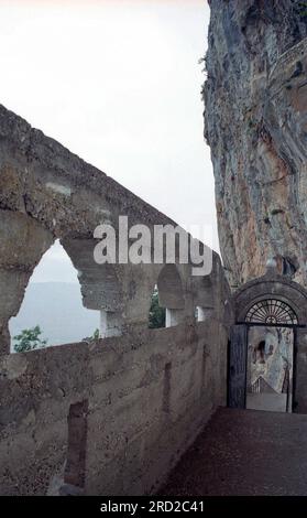 Monastero di Ostrog, Bosnia ed Erzegovina nell'estate del 2005. Foto Stock