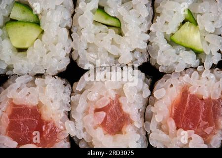 Kappa Maki e tonno Roll. Sushi giapponese. Foto Stock