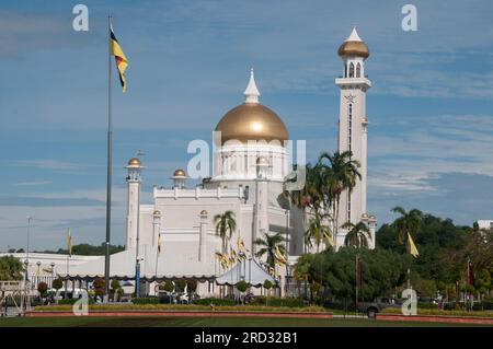 La moschea di Omar Ali Saifuddien ha svolto un ruolo vitale nelle celebrazioni del 77° compleanno del sultano il 15 luglio 2023, a Bandar seri Begawan, capitale del Brunei Foto Stock