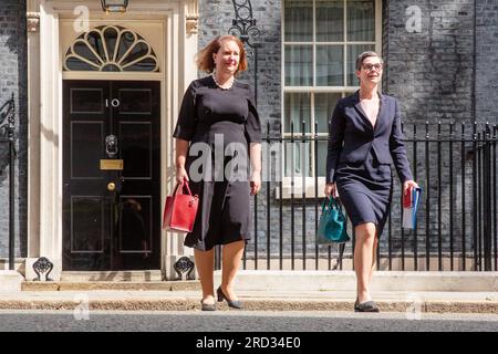 Downing Street, Londra, Regno Unito. 18 luglio 2023. Victoria Prentis e Chloe Smith partecipano alla riunione settimanale del Gabinetto al 10 di Downing Street. Foto di Amanda Rose/Alamy Live News Foto Stock