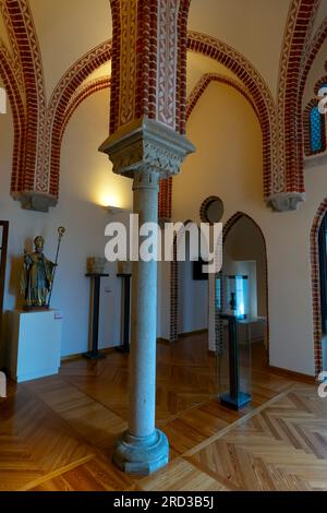 All'interno del Palazzo Episcopale di Astorga progettato dal famoso architetto modernista catalano Antoni Gaudí. Astorga (León), Spagna. Foto Stock