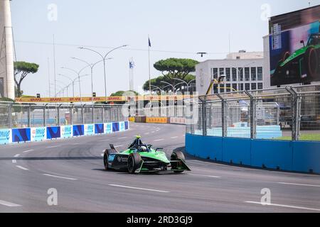 Nick Cassidy dell'Australia e Envision Racing gareggiano durante il 14° round di qualificazione dell'ABB Formula e World Championship 2023 Hankook Rome e-Prix. Foto Stock