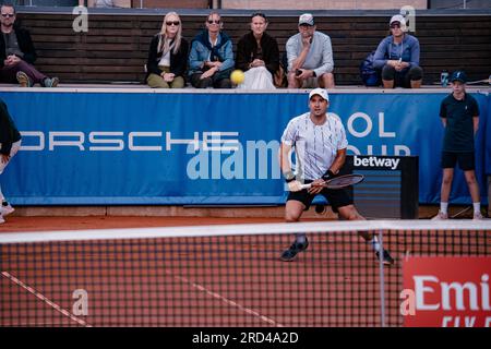 Båstad, Svezia. 07 18 2023. Filip Misolic contro Dusan Lajovic al primo turno. Daniel Bengtsson Foto Stock