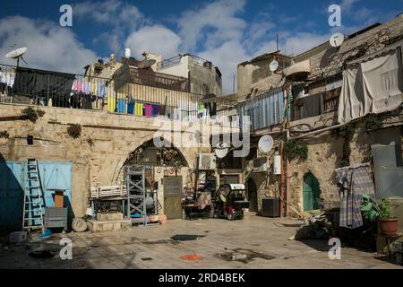 Cortile della casa nel quartiere musulmano della città vecchia di Gerusalemme Foto Stock