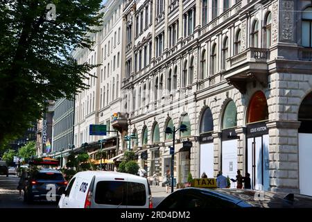 Edifici di architettura rinascimentale in via Pohjois Esplanadi presso il Parco Esplanadi nel centro di Helsinki, Finlandia Foto Stock