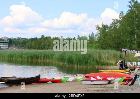 Noleggio di barche e paddle board nella baia di Töölö nel centro di Helsinki, Finlandia Foto Stock