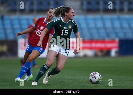 Opava, Repubblica Ceca. 18 luglio 2023. L-R Jana Zufankova (CZE) e Rebecca Holloway (NIR) in azione durante il warm-up Women Match Czech Republic vs Northern Ireland a Opava, Repubblica Ceca, 18 luglio 2023. Crediti: Jaroslav Ozana/CTK Photo/Alamy Live News Foto Stock