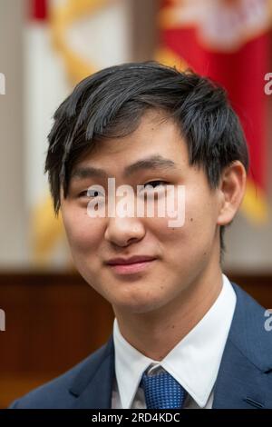 Alexandr Wang, Chief Executive Officer, Scale ai, appare davanti a un House Committee on Armed Services | Subcommittee on Cyber, Information Technologies, and Innovation Hearing “Man and Machine: Artificial Intelligence on the Battlefield” nel Rayburn House Office Building a Washington, DC, martedì 18 luglio 2023. Credito: Rod Lamkey/CNP /MediaPunch Foto Stock