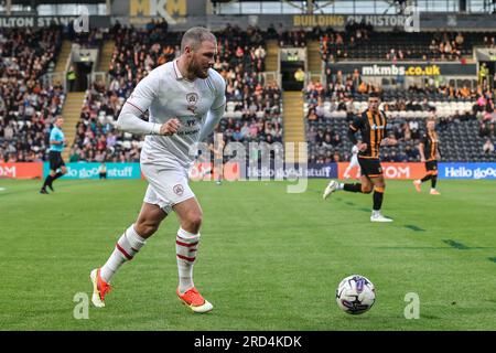 Hull, Regno Unito. 18 luglio 2023. James Norwood #9 di Barnsley rompe con la palla durante l'amichevole pre-stagionale Hull City vs Barnsley al MKM Stadium di Hull, Regno Unito, 18 luglio 2023 (foto di Mark Cosgrove/News Images) a Hull, Regno Unito il 18/7/2023. (Foto di Mark Cosgrove/News Images/Sipa USA) credito: SIPA USA/Alamy Live News Foto Stock