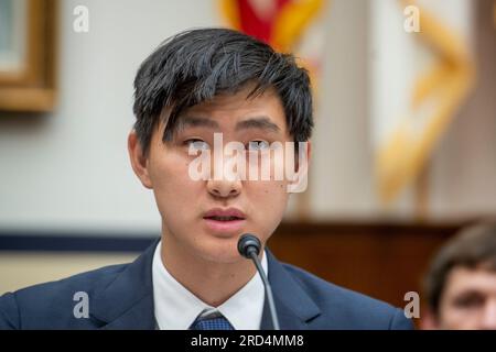 Washington, Stati Uniti d'America. 18 luglio 2023. Alexandr Wang, Chief Executive Officer, Scale ai, appare davanti a un House Committee on Armed Services | Subcommittee on Cyber, Information Technologies, and Innovation Hearing “Man and Machine: Artificial Intelligence on the Battlefield” nel Rayburn House Office Building a Washington, DC, martedì 18 luglio 2023. Credito: Rod Lamkey/CNP/Sipa USA credito: SIPA USA/Alamy Live News Foto Stock