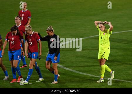 Opava, Repubblica Ceca. 18 luglio 2023. La portiere Barbora Votikova (CZE) dopo la partita di riscaldamento femminile Repubblica Ceca contro Irlanda del Nord a Opava, Repubblica Ceca, 18 luglio 2023. Crediti: Jaroslav Ozana/CTK Photo/Alamy Live News Foto Stock