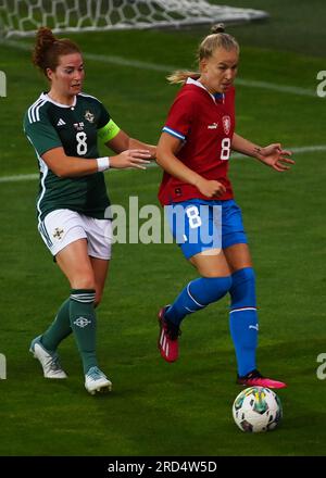 Opava, Repubblica Ceca. 18 luglio 2023. L-R Marissa Callaghan (NIR) e Aneta Pochmanova (NIR) in azione durante il warm-up Women Match Czech Republic vs Northern Ireland a Opava, Repubblica Ceca, 18 luglio 2023. Crediti: Jaroslav Ozana/CTK Photo/Alamy Live News Foto Stock