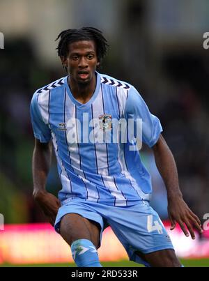 Justin Obikwu di Coventry City durante la partita amichevole pre-stagionale al New Lawn Stadium, Nailsworth. Data foto: Martedì 18 luglio 2023. Foto Stock