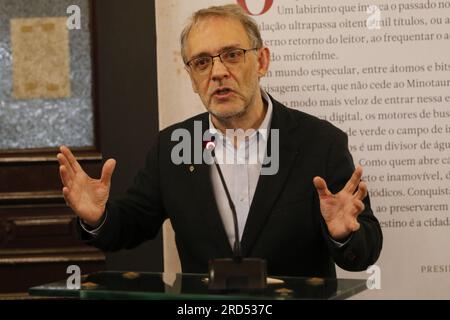 Ritratto dello scrittore Marco Lucchesi, presidente della National Library Foundation e presidente dell'Accademia brasiliana delle lettere Foto Stock