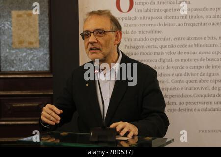 Ritratto dello scrittore Marco Lucchesi, presidente della National Library Foundation e presidente dell'Accademia brasiliana delle lettere Foto Stock