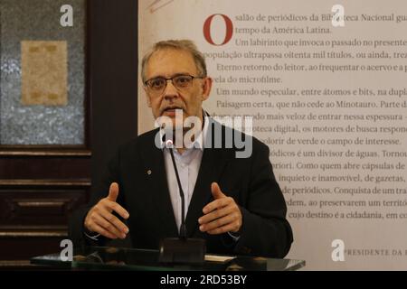 Ritratto dello scrittore Marco Lucchesi, presidente della National Library Foundation e presidente dell'Accademia brasiliana delle lettere Foto Stock