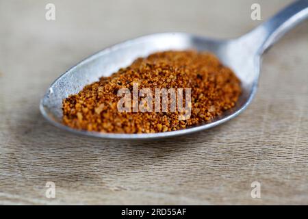 Polvere di peperoncino rosso macinato su l Foto Stock