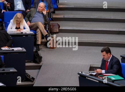 Dr. Alexander Gauland, in basso a destra: Wolfgang-Hubertus Heil (SPD), Germania, Berlino, 06.07.2023, Bundestag, in alto a sinistra Foto Stock