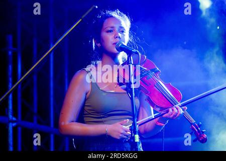 Milano, Italia. 18 luglio 2023. Georgia Ellery of Black Country, New Road si esibisce dal vivo al Circolo Magnolia di Milano, Italia, il 18 luglio 2023 (foto di Mairo Cinquetti/Sipa USA) credito: SIPA USA/Alamy Live News Foto Stock