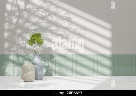 Sfondo semplice monotono con vasi, ombre degli alberi e luce naturale. Foto Stock