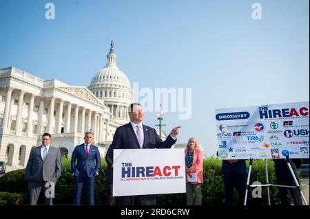 Washington, Stati Uniti. 18 luglio 2023. Il Rappresentante degli Stati Uniti Tony Gonzales (Repubblicano del Texas) fa delle osservazioni sull'introduzione del HIRE Act presso il Campidoglio degli Stati Uniti a Washington, DC, USA, martedì 18 luglio, 2023. Foto di Rod Lamkey/CNP/ABACAPRESS.COM credito: Abaca Press/Alamy Live News Foto Stock
