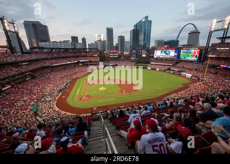 Vista generale del Busch Stadium durante una partita della stagione regolare della MLB tra i Miami Marlins e i St Louis Cardinals, martedì 18 luglio 2023 a St Louis, Foto Stock