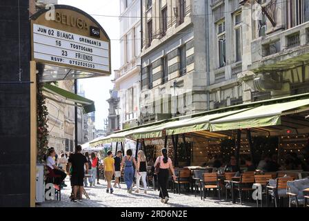 Ristoranti, caffè e bar nella vivace città vecchia di Bucarest, Romania Foto Stock