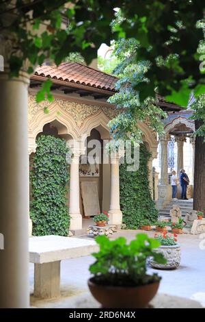 Chiesa di Stavropoleos, un monastero ortodosso orientale per le suore nella città vecchia nel centro di Bucarest, Romania. Foto Stock