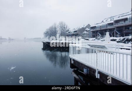 Lago ghiacciato a Vancouver nella neve Foto Stock