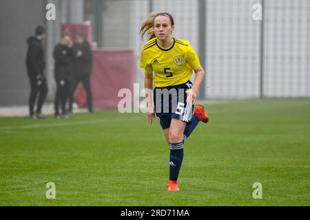 Newport, Galles. 23 ottobre 2019. Niamh Noble di Scozia in azione durante l'Under 15 Girls Friendly International match tra Galles e Scozia al Dragon Park di Newport, Galles, Regno Unito, il 23 ottobre 2019. Crediti: Duncan Thomas/Majestic Media. Foto Stock