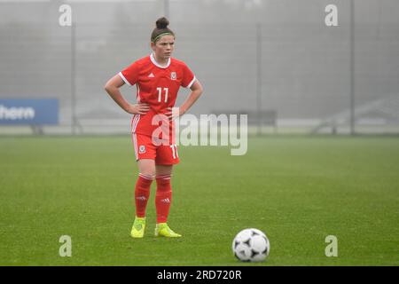 Newport, Galles. 23 ottobre 2019. Niamh Duggan del Galles durante l'Under 15 Girls Friendly International match tra Galles e Scozia al Dragon Park di Newport, Galles, Regno Unito, il 23 ottobre 2019. Crediti: Duncan Thomas/Majestic Media. Foto Stock