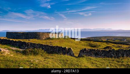 Dun Eoghanachta su Inis Mor o Inishmore sulle Isole Aran, Contea di Galway, Irlanda Foto Stock