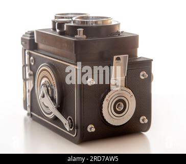 Yashica 24, una fotocamera tlr reflex a doppio obiettivo prodotta in Giappone intorno al 1967, con pellicola a 220°. Foto Stock