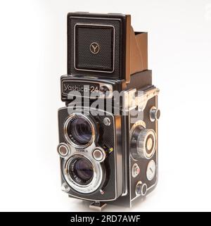 Yashica 24, una fotocamera tlr reflex a doppio obiettivo prodotta in Giappone intorno al 1967, con pellicola a 220°. Foto Stock