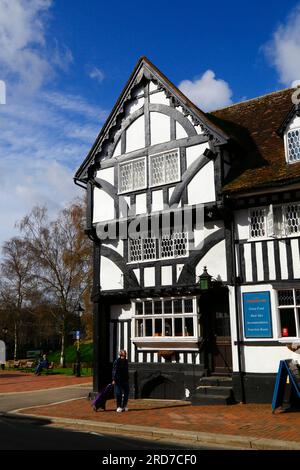 YE Olde Chequers Inn nella parte superiore di High Street, Tonbridge, Kent, Inghilterra Foto Stock