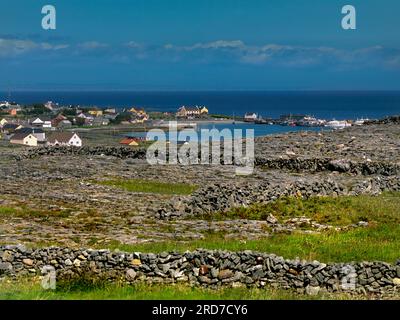 Kilronan Harbour a Inis Mor o Inishmore sulle Isole Aran, Contea di Galway, Irlanda Foto Stock