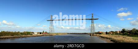 Il ponte trasportatore di Rochefort, o ponte trasportatore di Martrou sopra la Charente. L'ultimo ponte dei trasporti in Francia. Rochefort, Charente Maritime, Francia Foto Stock