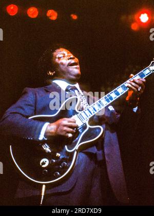 BB King si esibisce al Royal Festival Hall di Londra, Inghilterra nel 1984. Foto Stock